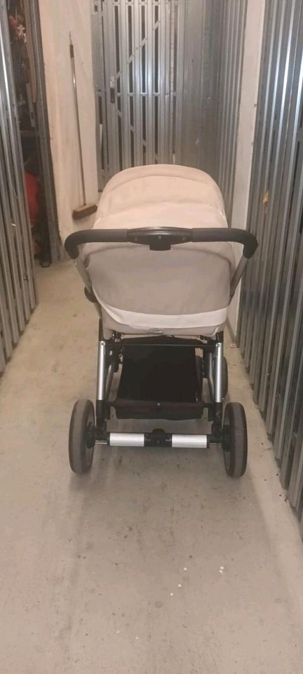 Kinderwagen mit Babyschale und Buggy beige in München