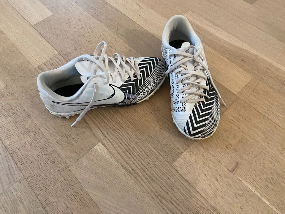 Feldhockey Schuhe, Nike, Multinocken, 33,5 in Grünwald