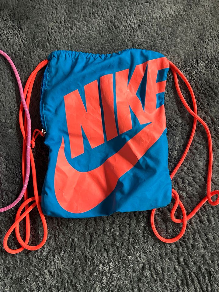 Nike Rucksack orange/blau in Kaltenkirchen