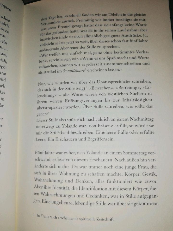 Erfahrung Erleuchtung Serrano Vidal Frau Sommertag Gedanken Kopf in Berlin