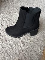Schwarze Stiefel mit Absatz Brandenburg - Cottbus Vorschau