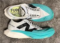 New Balance FuelCell SuperComp Pacer V2 – fast neu – Größe 44 Hessen - Lahntal Vorschau