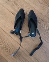 Schwarze Sommerschuhe mit Fesselriemchen H&M Gr. 37 Hessen - Taunusstein Vorschau