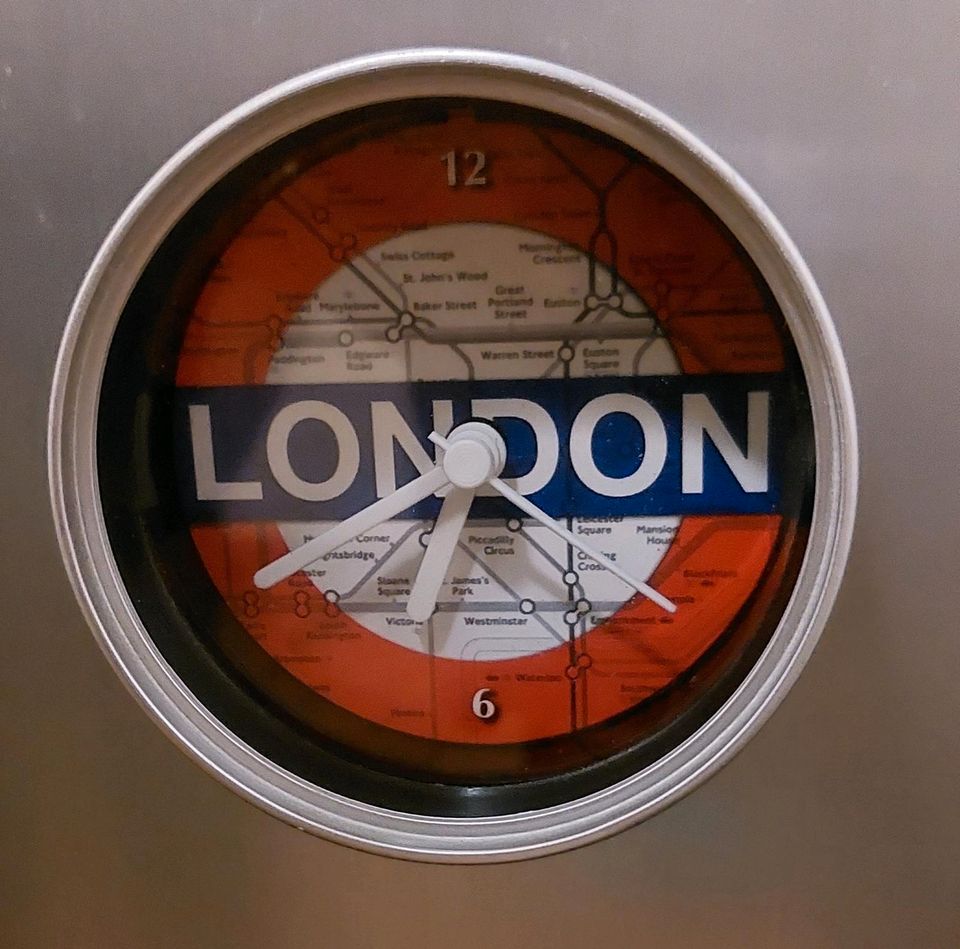 Magnetische kleine Uhr in Form einer Dose London Motive in Dortmund -  Asseln