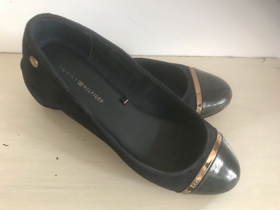 Tommy Hilfiger Ballerinas Größe 37 blau in Zeven