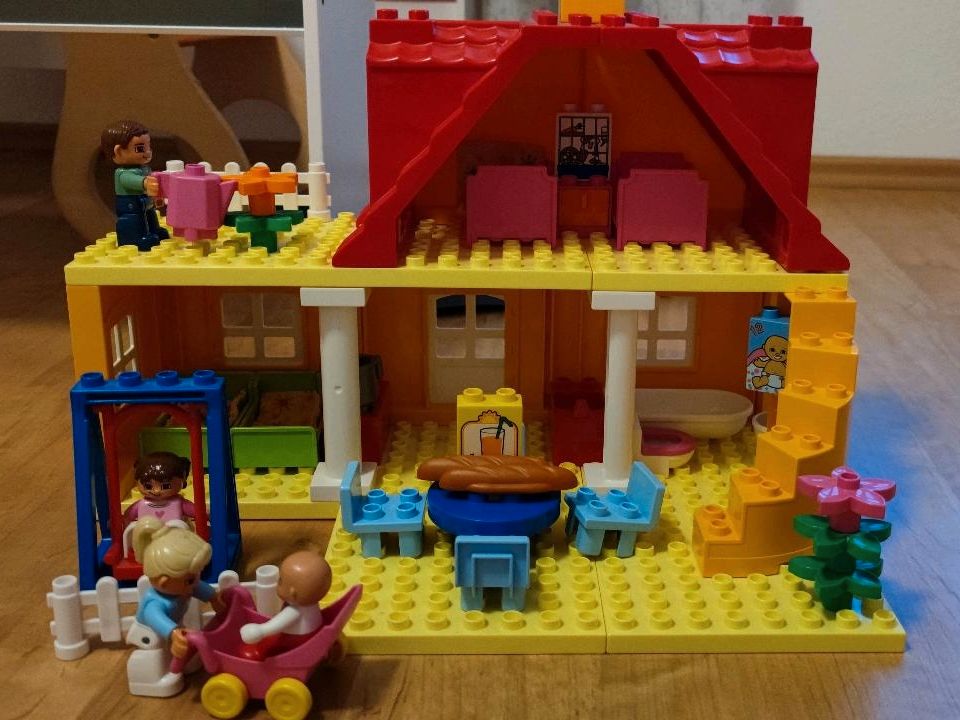 Lego Duplo Haus bzw Villa, Zoo, Marktstand, Geburtstagsparty usw. in Idstein