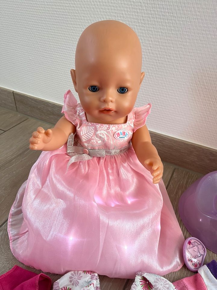 Baby Born Puppe und VIEL Baby Born Zubehör in Hermeskeil