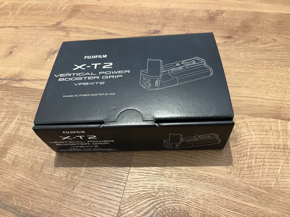 Fujifilm XT-2 vertical Power Booster Grip - Super Zustand - OVP in Weißenthurm  