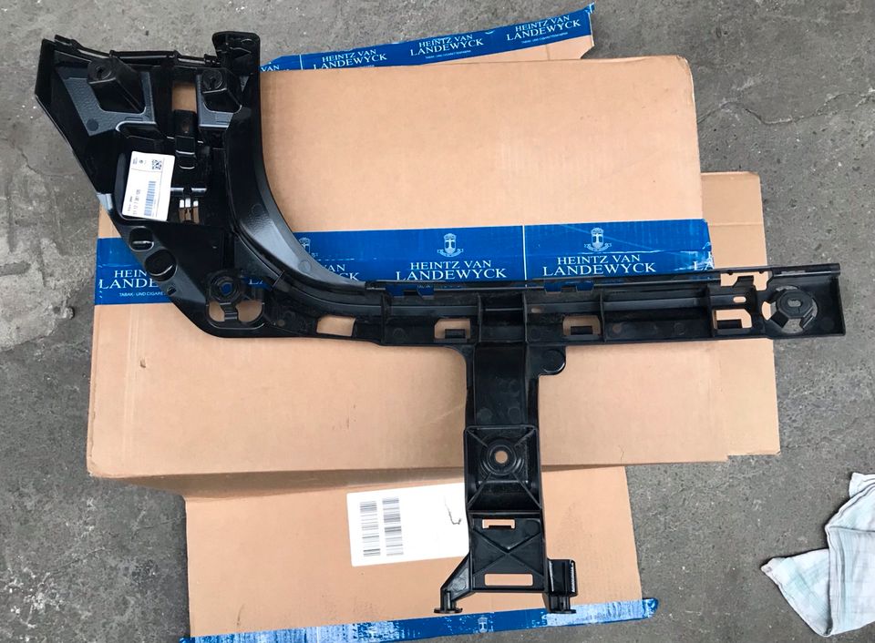 NEU BMW X1 F48 LCI  Halter Stoßstange hinten rechts  5112 7381120 in Ransbach-Baumbach