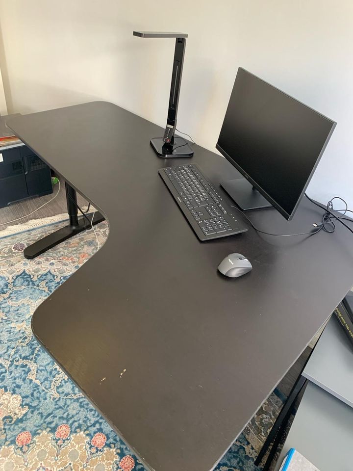 Schreibtisch IKEA Bekant höhenverstellbar 160x110cm in Bad Homburg