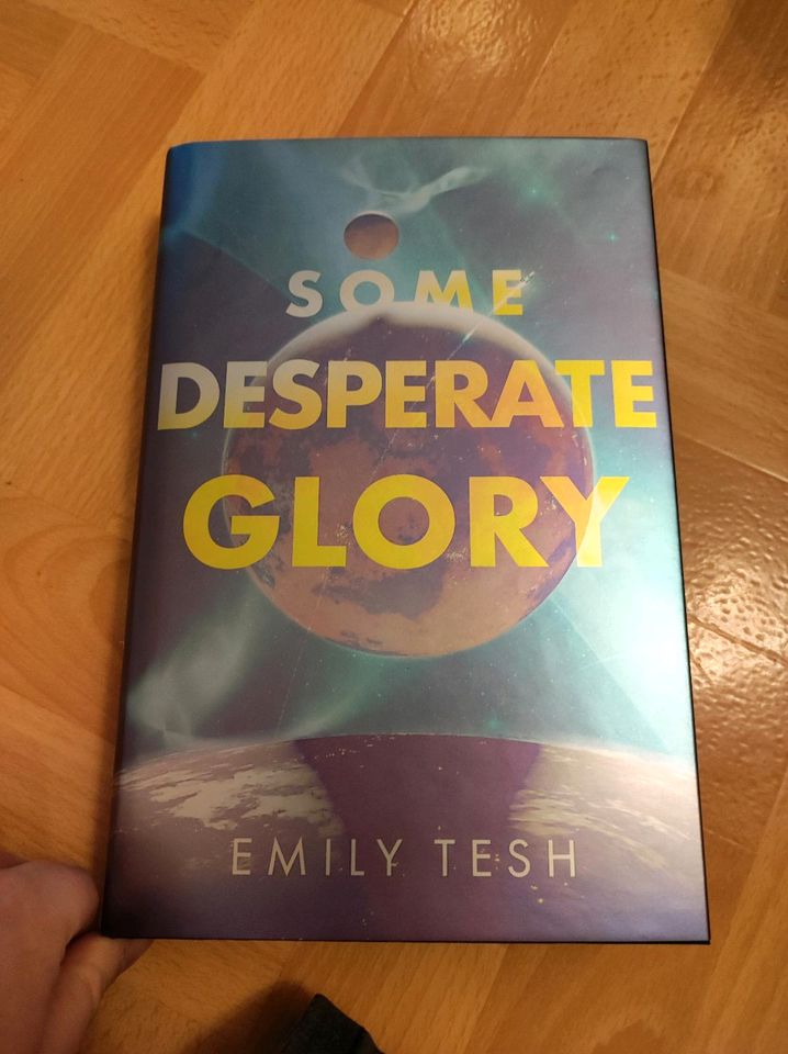 Some Desperate Glory von Emily Tesh Illumicrate Ausgabe in Butzbach