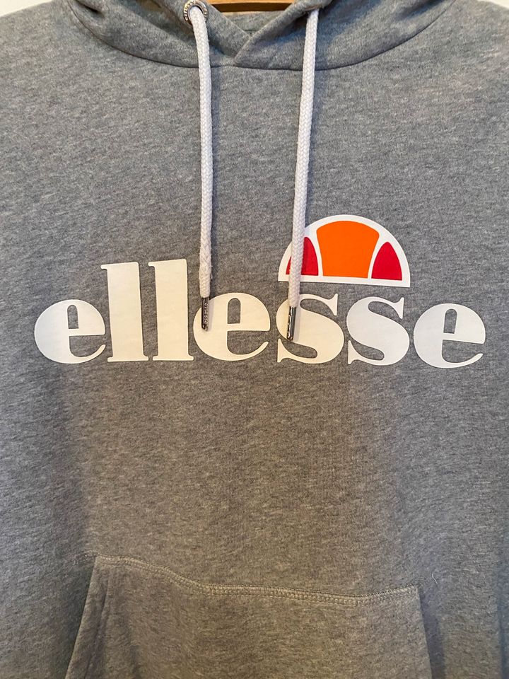 Ellesse Kapuzenpullover in grau in Düsseldorf