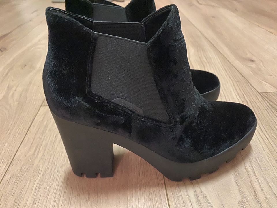 Calvin Klein Jeans Highheels Gr 39 schwarz samt in Werl