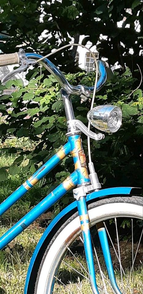 Damenrad Vintage mit neuen Weißwandreifen in Berlin