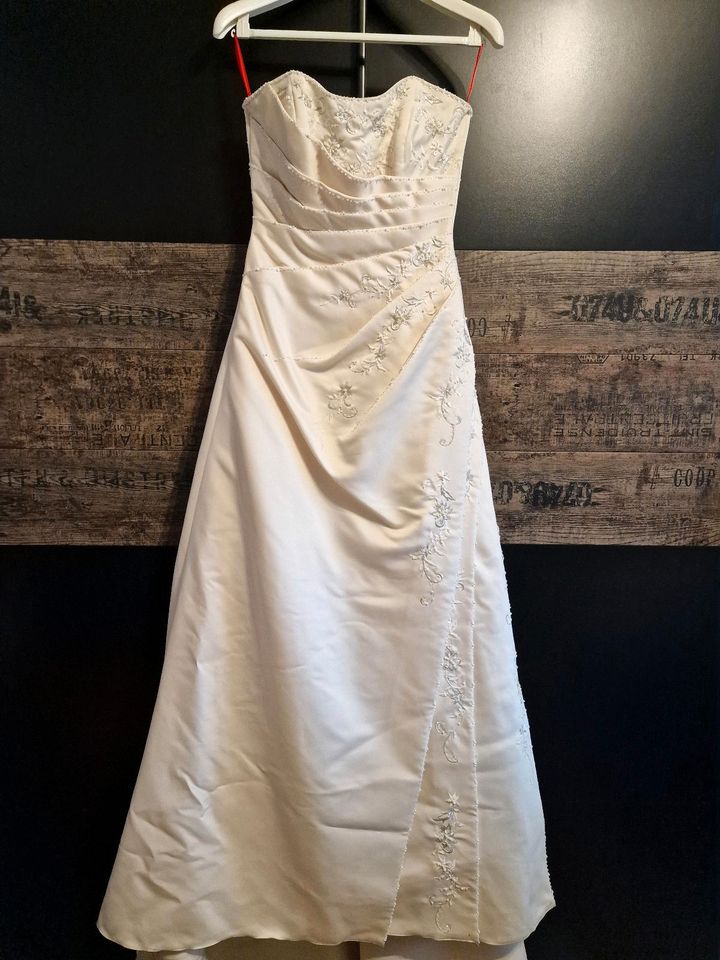 Hochzeitskleid / Brautkleid in Zwickau