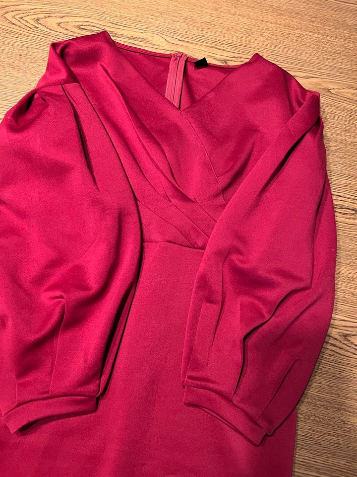 Rotes Abendkleid/Freizeitkleid in Olsberg