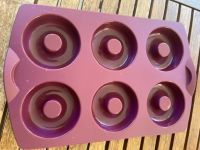 TUPPERWARE Silikonform Donut/Bagel lila Backform Diabolo Baden-Württemberg - Ludwigsburg Vorschau