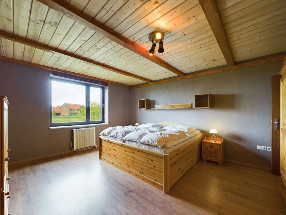 WOHNUNG MIT BLICK ZUM HARZ - RENOVIERT UND EINZUGSBEREIT - 2 ZIMMER MIT EINBAUKÜCHE! KLIMANEUTRAL! in Braunschweig