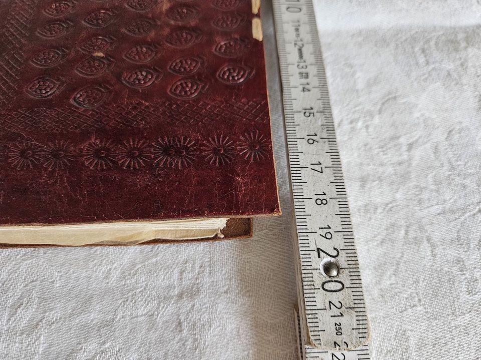 Wunderschönes rotes Heft aus Leder mit handgemachtem Papier in Elmshorn