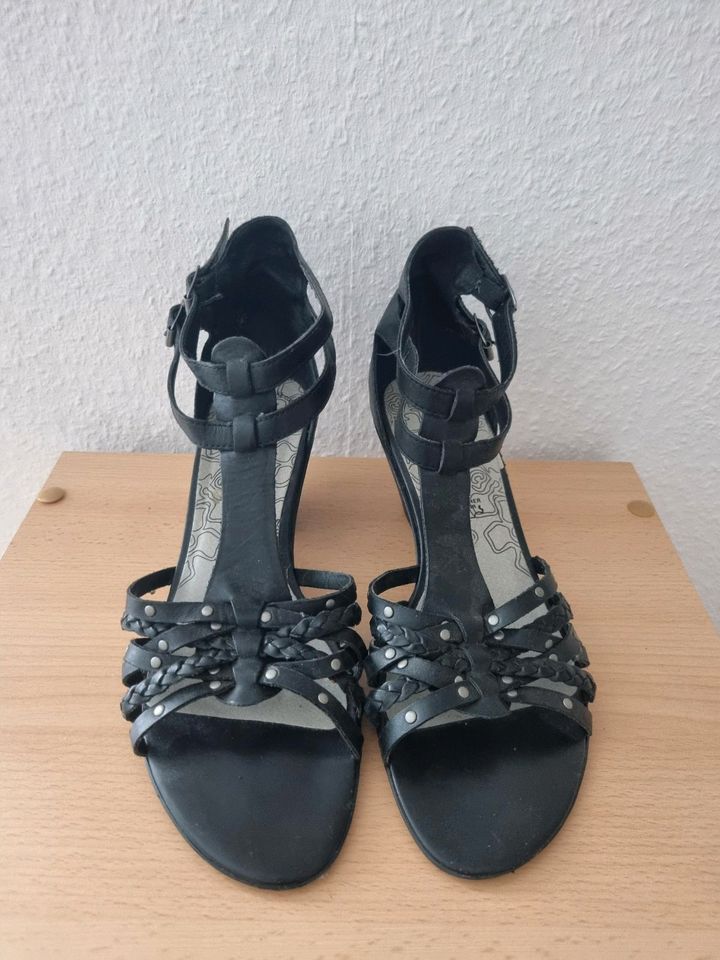 Sandalen/Sandaletten von Tamaris schwarz mit Absatz in Mauer