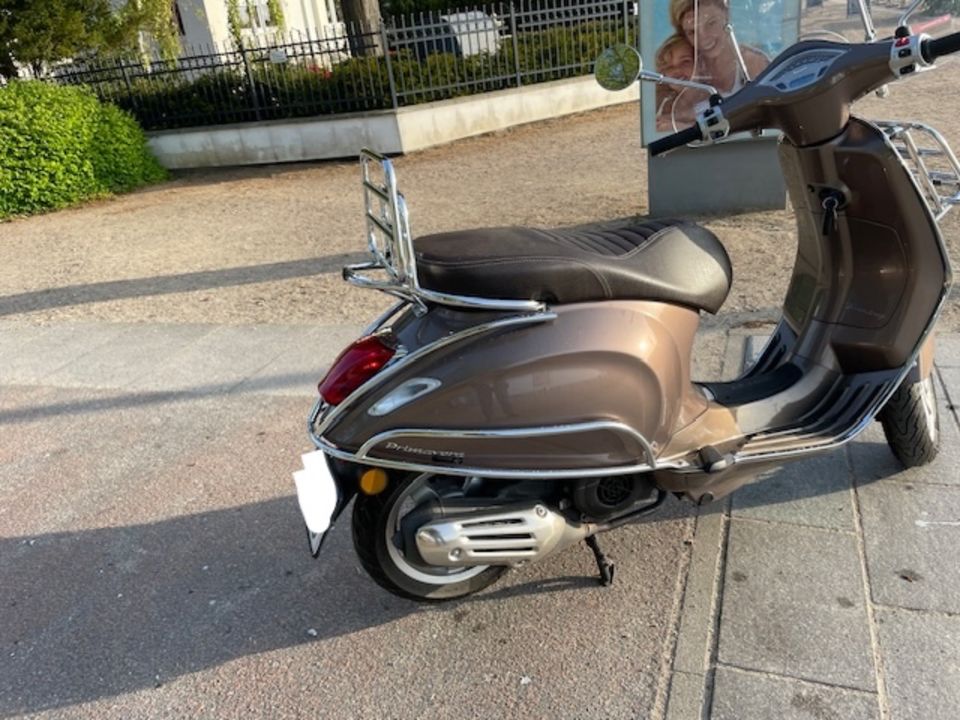 Vespa Primavera 125 touring , ABS, TÜV 3/26 in Lübeck