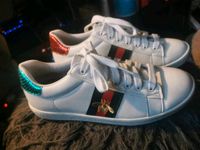 BTS Jin Shoes Bee Embroidery Sport Sneakers white, green, red Berlin - Reinickendorf Vorschau