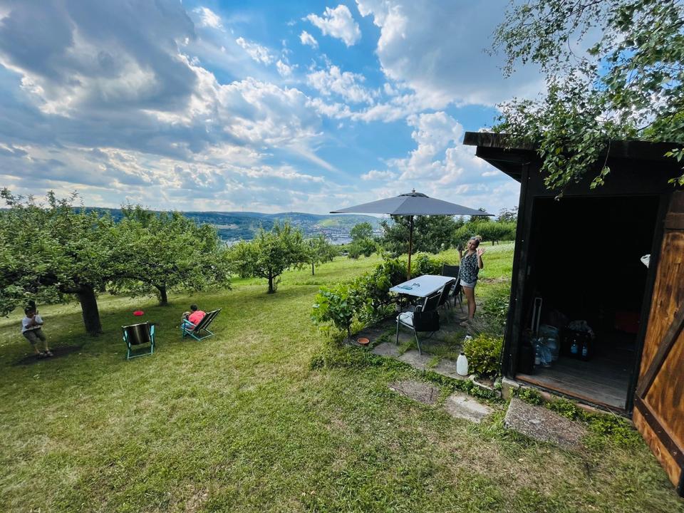 1.000 qm Traumgarten mit Gerätehütte, Obstbäumen & Terrasse in Esslingen