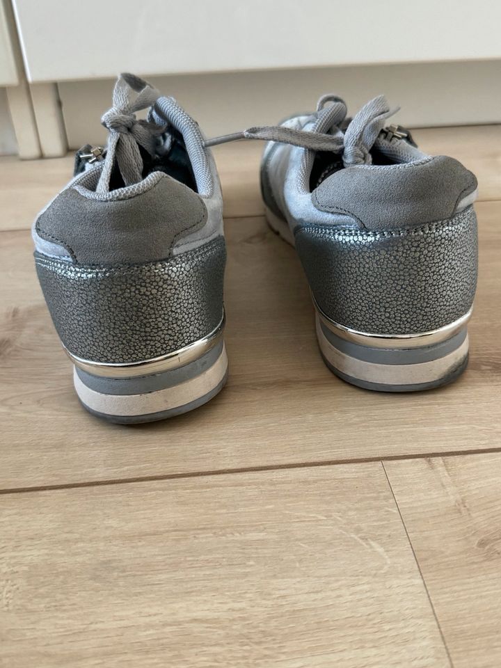 Damenschuhe Sneaker elegant grau Größe 40 Graceland in Nauheim