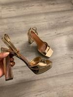 Damenschuhe Sandalette Plateau mit Blockabsatz Hessen - Buseck Vorschau