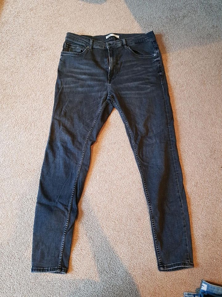 Jeans von Zara gr. 44 kaum getragen in Bremen