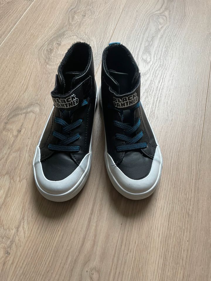 halbhohe Turnschuhe Sneaker „Black Panther“ Größe 30 H&M in Penig