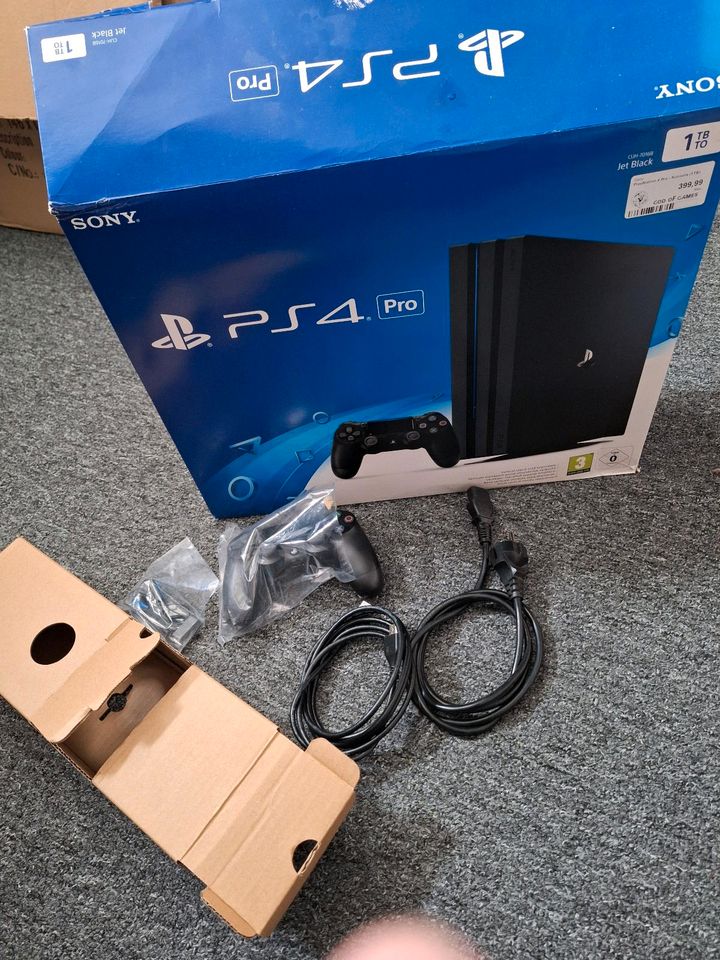 Play Station 4 Pro 1TB in Remptendorf