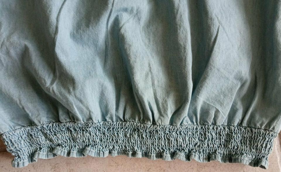 Jeansbluse mit Perlen, cut-off-shoulders, Gr. S, neuwertig in Niedernhausen