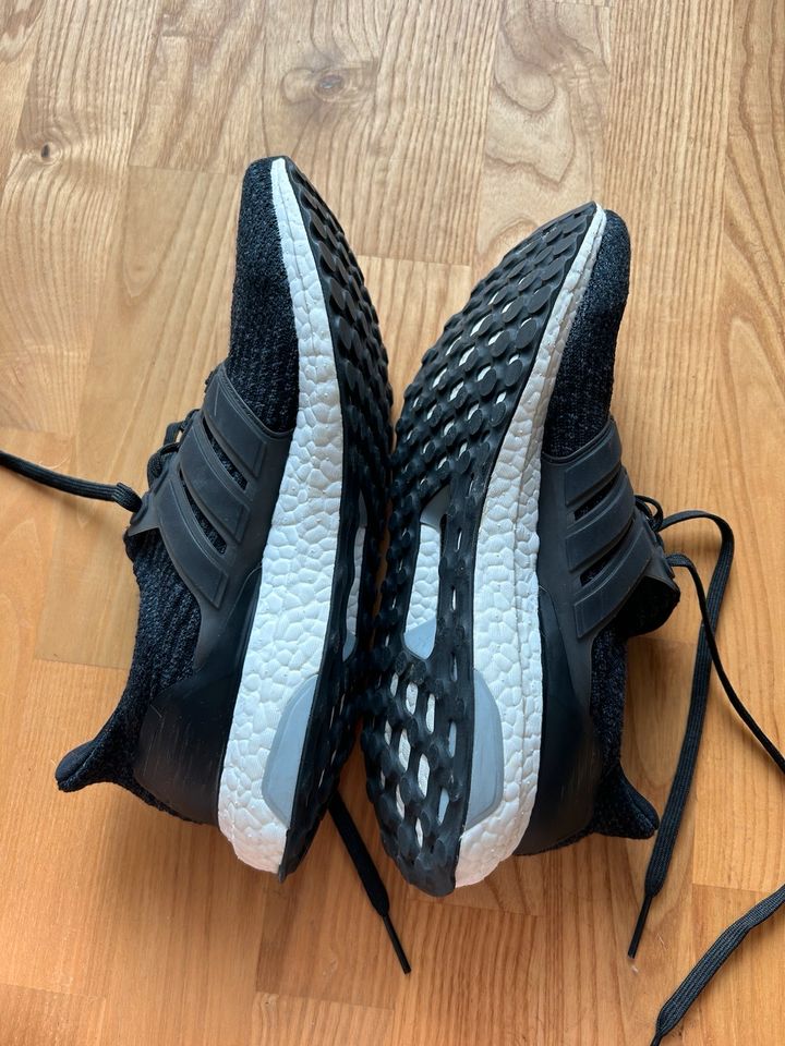 Adidas * ultra boost * wie neu * Damen Laufschuhe * Größe 41 1/3 in Köln