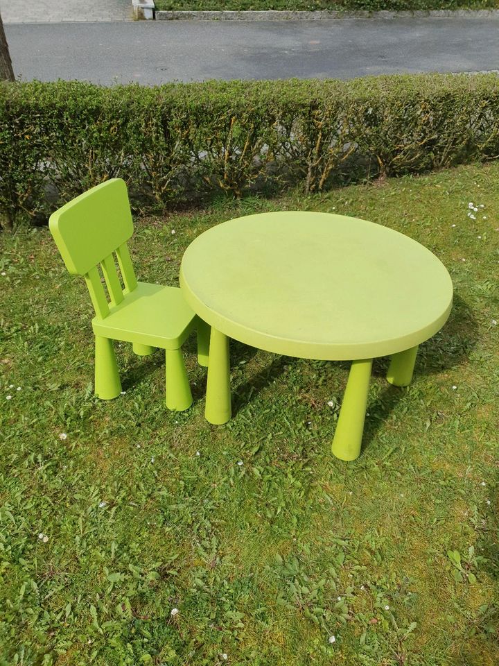 Ikea Mammut Tisch Stuhl Kinder grün in Schönbrunn