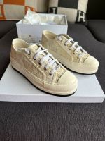 Dior Sneaker weiß Gold NEU mit Beleg und Karton Gr. 37,5 Baden-Württemberg - Reutlingen Vorschau