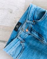 LTB Jeans Gr.26 Cropped Neuwertig Nordrhein-Westfalen - Hövelhof Vorschau