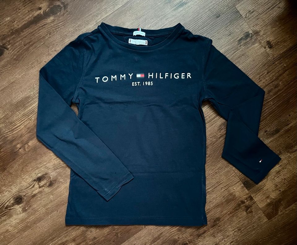 Langarmshirt Tommy Hilfiger Gr. 152 in Rehfelde