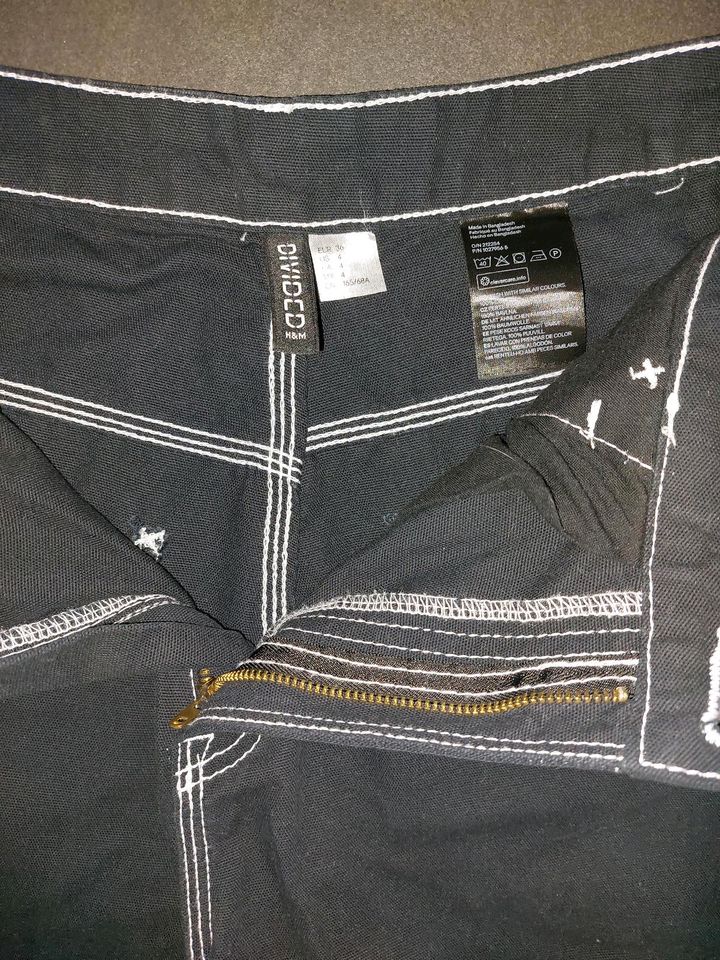 Jeans Divided schwarz Mädchen Damen weiße Nähte Gr 36 in Gerlingen