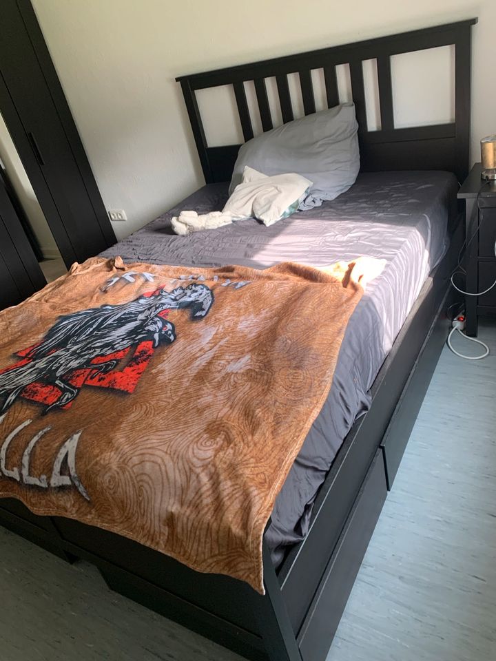 Bett mit Schubladen in Köln