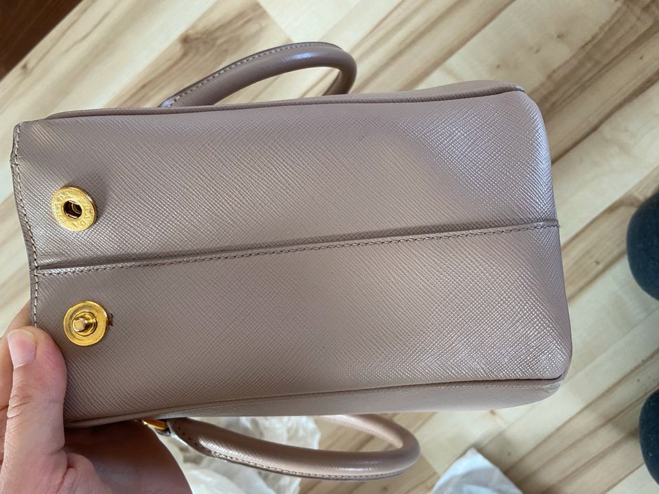 Original Prada Galleria Bag in Cammeo in Adelsdorf