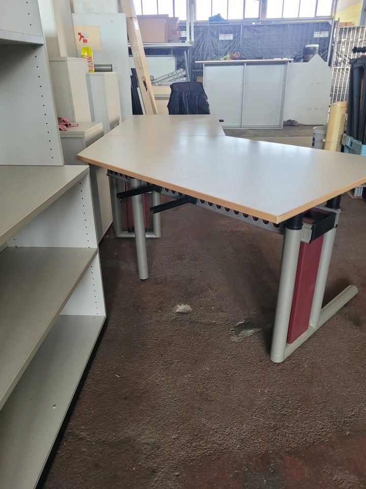 Winkel Schreibtisch Bürotisch Konferenztisch Ecktisch Kabelkanäle in Fürth