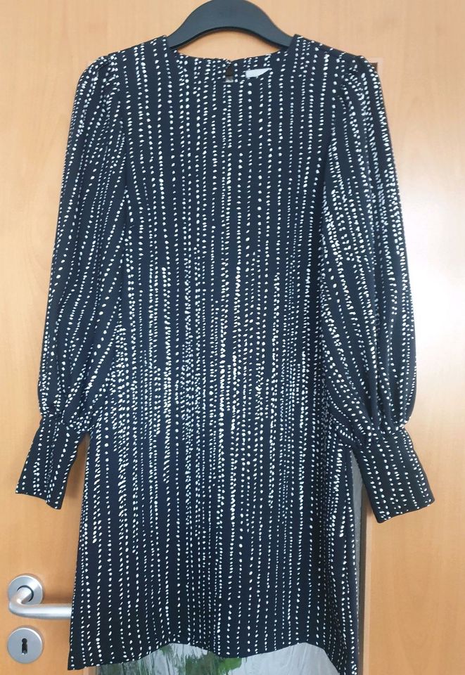 Kleid Gr.34/XS-S von H&M fast neu in Limbach-Oberfrohna