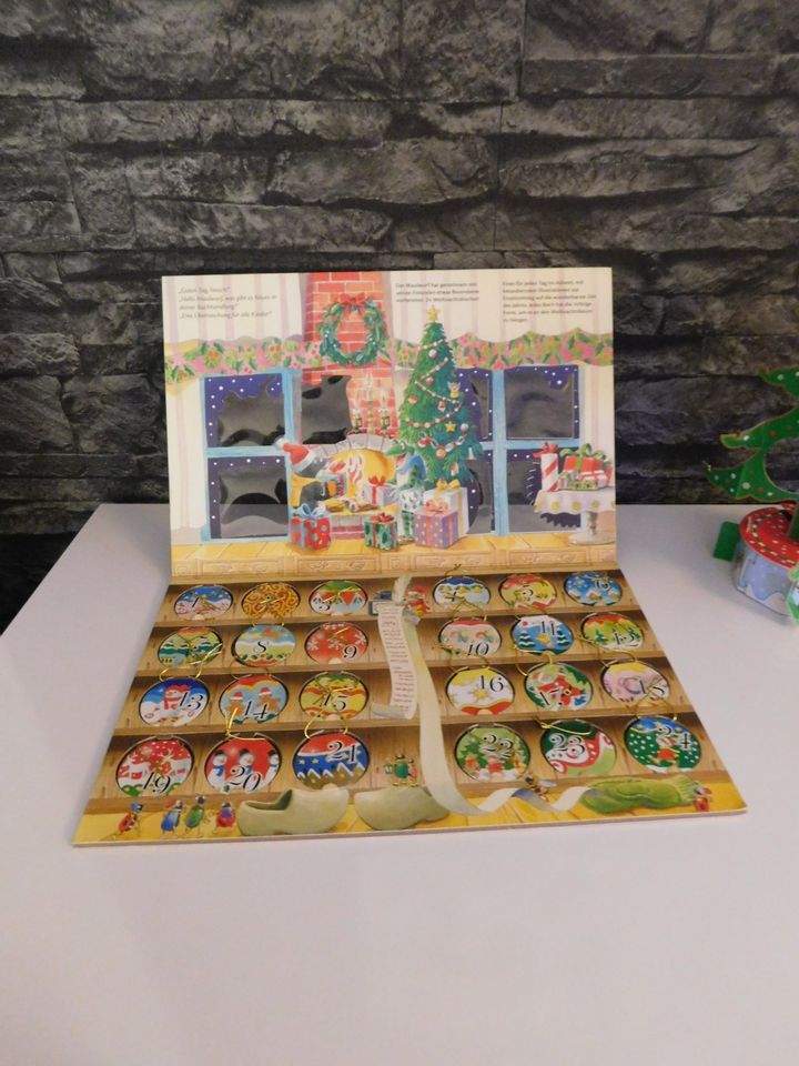 Adventskalender für Kinder • 24 kleine Bücher zum Aufhängen in Berlin