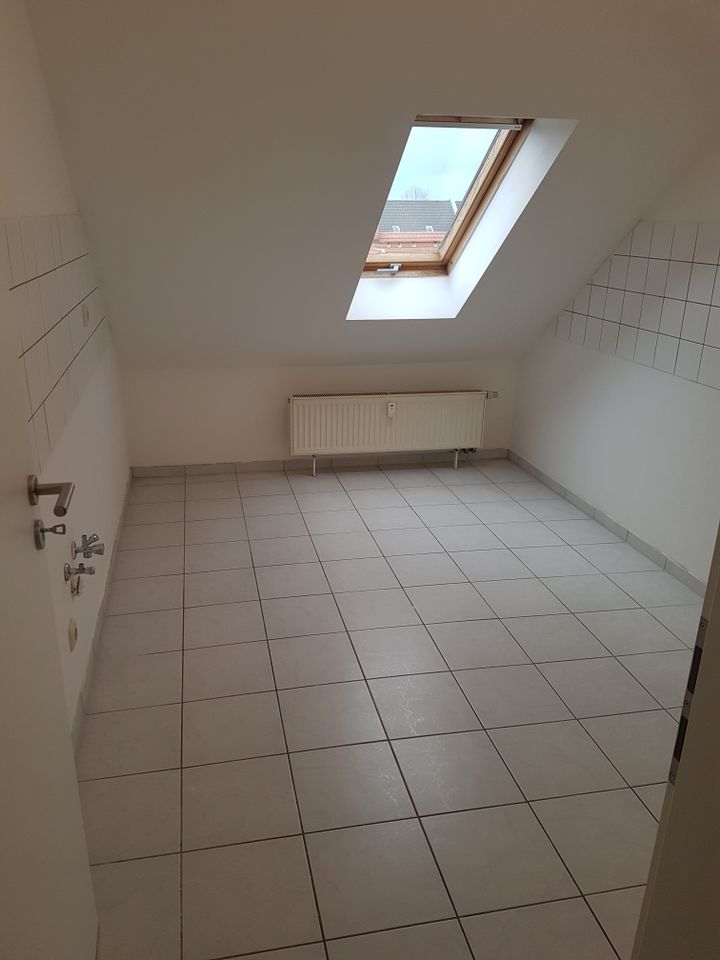 Schöne Dachgeschosswohnung in ruhiger Seitenstraße eines gepflegtem Altbau in Leipzig