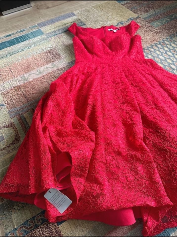 Rotes Festliches Kleid Spitze in Rodenbach