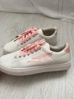 Weiße sneaker, neu, rosa Schnürsenkel Bayern - Bellenberg Vorschau