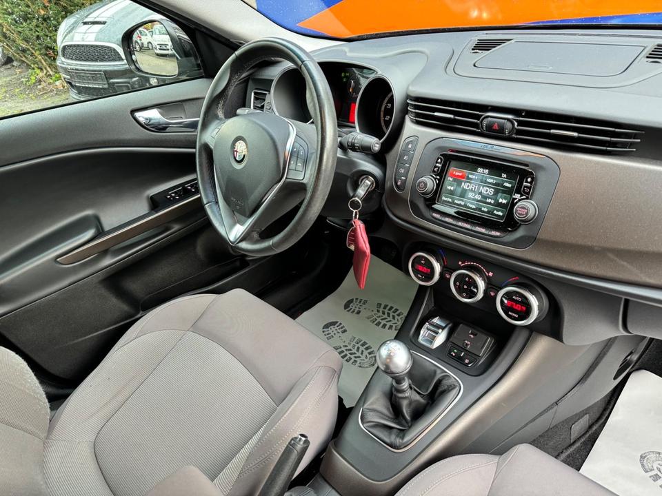 Alfa Romeo Giulietta Turismo*1.HAND*XENON*ALU*KLIMATR*TEMP* in Ahlen