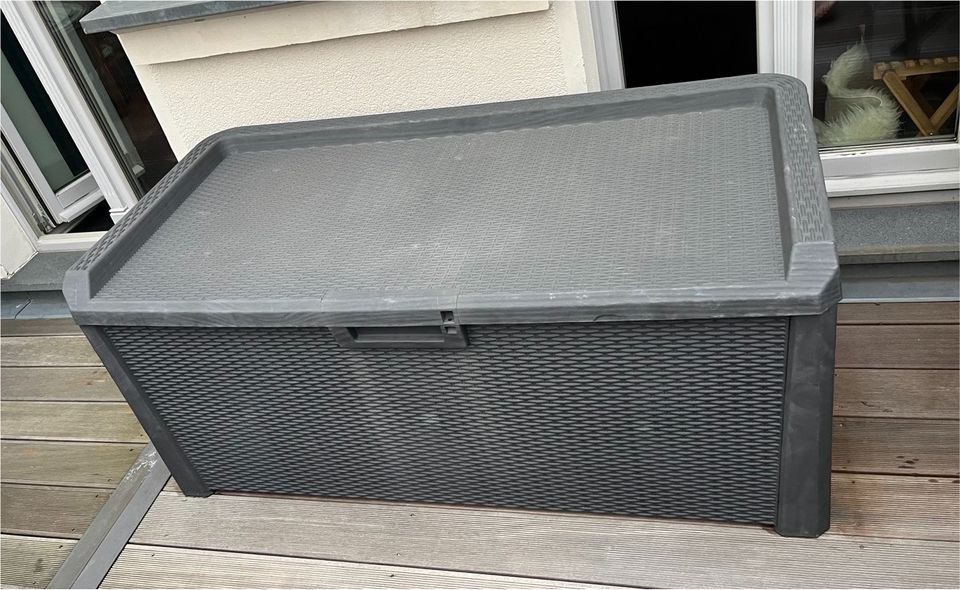 Truhe Kissenbox 560 Liter mit Sitzfläche Balkon Garten in Leipzig