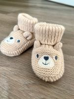 NEU Baby Strick Söckchen Schuhe Bärchen beige Schühchen ABS 14 15 Niedersachsen - Nordhorn Vorschau